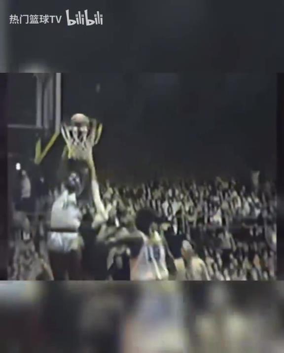 這是怪物嗎？張伯倫高中時期是怎么打球的？校園里的明星！