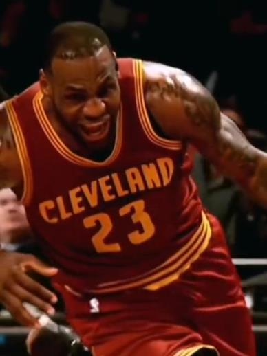 老詹這恐怖的大體格，完美詮釋什么叫“人型坦克”！