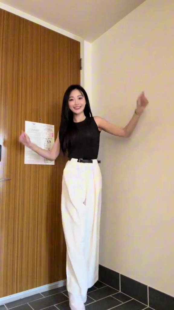 孟超曬自拍：常規(guī)賽正式收官啦，咱們季后賽見啦！