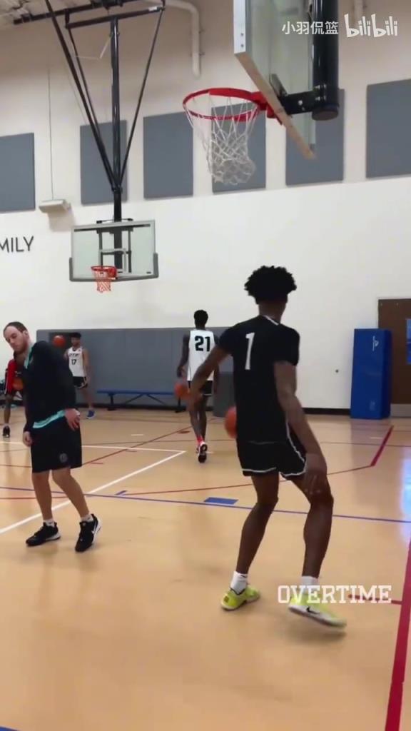 地表最強身體素質(zhì)？阿門扣籃簡直就像直升機起飛一樣！