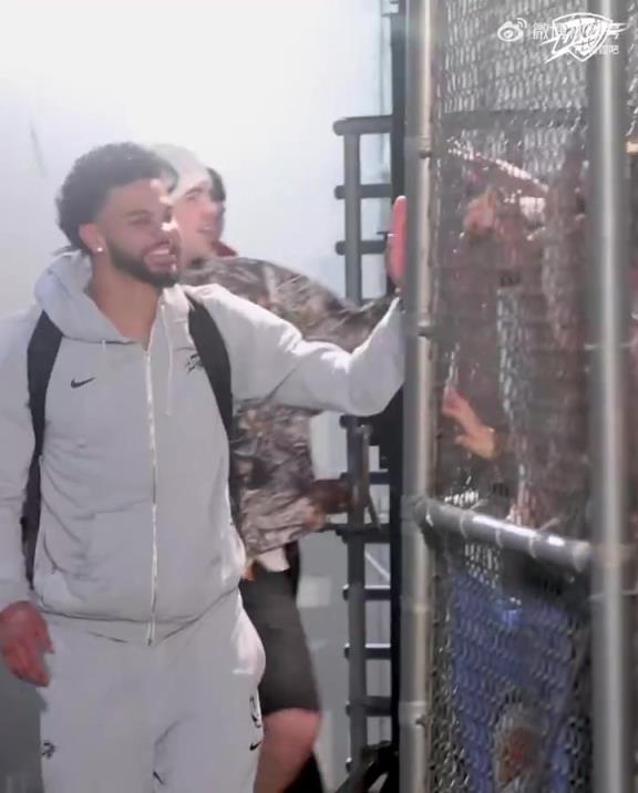 68勝歷史第五傲人戰(zhàn)績！雷霆全員回到OKC，當?shù)厍蛎詿崆榻訖C