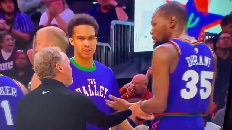 下課導火索？主帥布登此前抓住KD手臂要說什么，被一把甩開！