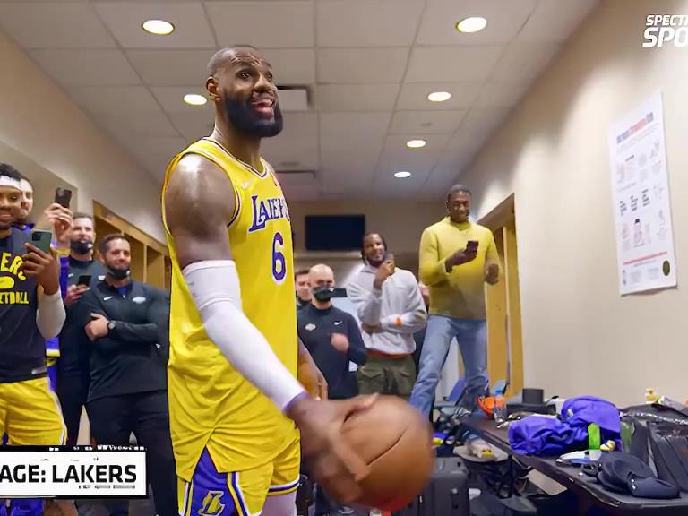 里弗斯絕殺之后湖人隊(duì)的更衣室氛圍，簡(jiǎn)直不要太和諧??！