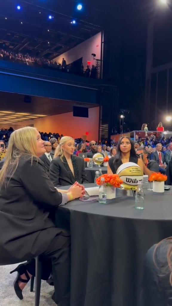 今天這穿搭，差點(diǎn)沒認(rèn)出來！佩奇-布克斯當(dāng)選WNBA狀元后十分淡定